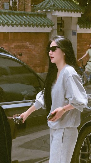 retrolady_corner|| LUXURY ORDER on Instagram: "Black Shellaa #fashion #style #outfit #travel #basic #viral #reels #instagood"