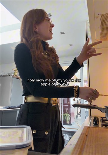 Warming up my soup 🥣 #singer #fyp #cooking #acapella #singersongwriter