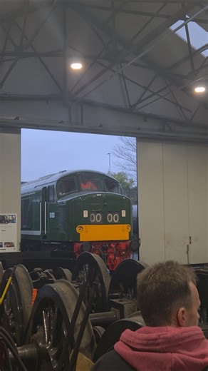 British Rail Class 45 D123 Entering The Locomotives RailWorks Shed#d123 #class45 #gcr #trainspotting