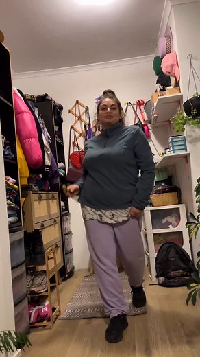 Estamos a un blogcito de empezar con los GRWM 💖 He ido habitando cada espacio de mi casita y estoy muy feliz de poder hacerlo también con el clóset 🤩🌷 Como están sus closets? El mío estuvo un año en el desastre y llevo meses recuperándolo ❤️‍🔥 Se siente bien bonito que este ordenadito a mi me afecta ene el ánimo mi entorno🌷🦋 Besitos amorcitos que tengan un hermoso viernes feriado🌸 #blog #influencer #cotidianidad | Fabiola Mellado