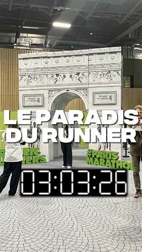 Le marathon que vous êtes obligé de faire avant le marathon de Paris 🤷🏼‍♂️ Parce que ça personne vous le dit : mais allez chercher son dossard avant le @parismarathon, c’est l’épreuve avant l’heure. Déjà parce que faut aller à Porte de Versailles et personne n’aime aller à Porte de Versailles, et aussi parce que sur place, c’est la jungle. Et cette année, j’ai testé l’expérience dès l’ouverture et je me suis dit que ça serait marrant de chronométrer combien de temps ça m’a pris de traverser ce