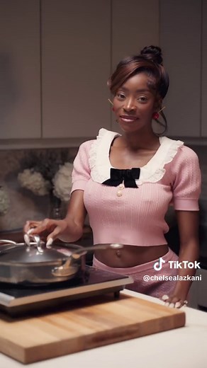 Jamaican Oxtail with Rice and Peas 🥘 RECIPE: Ingredients: 2 lbs Oxtail chopped into 2 to 3cm chunks 1 Cup Butterbean ( I forgot it in this recipe but add in yours) 1 tbsp Oxtail or all-purpose seasoning 1 tsp Browning 1 tbsp Adobo 1 tsp Allspice 1 tsp Salt 1 ½ tbsp Dark brown sugar 1.8 oz Onion Sliced 2.5 oz Bell pepper Sliced ½ Scotch bonnet pepper Seeds remove and finely chopped 2.1 oz Tomato Diced 1.5 oz Stalks scallion (green onion) Chopped 4 Cloves garlic Crushed 5 Sprig thyme 0.28 oz Fres