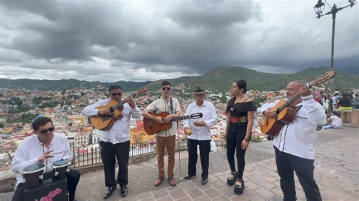 191K views · 15K reactions | Les pedimos un palomazo y esto pasó!! 殺 | Los hermanos Reyna y José | Facebook