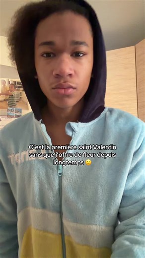 Oui c’est moi le bb sur le frigo