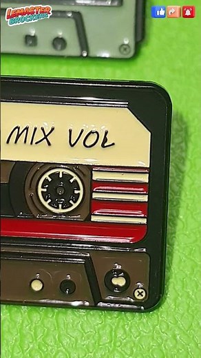 Série de Pin’s Cassette Vintage 🎶 La musique rétro en miniature 🎵