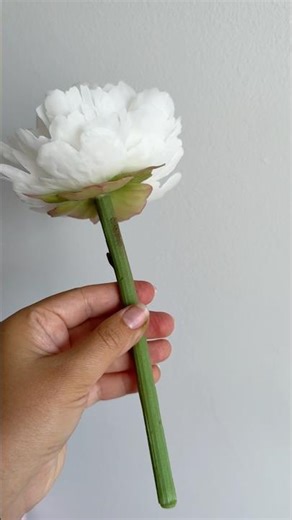 Making a wax stem for my peony candle 🕯️ #flowers #beeswaxcandles