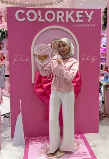 Landed at the Colorkey Pink Party and it was full-on vibes! 💖 From stunning shades to aesthetic setups. Colorkey never misses. So excited it’s now at Watsons Pink! 🛍️✨ @COLORKEY COSMETICS MY #colorkeypinkparty #colorkeyinwatsons #colorkeymy #COLORKEYsunscreencushion