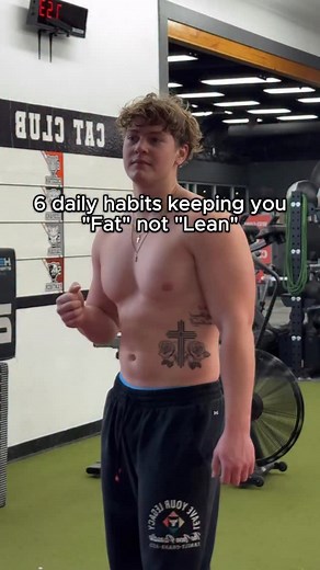 6 Habits Keeping You Fat (Not Lean) 1️⃣ You’re barely eating during the day Starving yourself doesn’t burn fat it burns muscle. When you eat too little, your metabolism slows and your body holds fat. Fuel your body, don’t starve it. 2️⃣ You train… but don’t actually push yourself Same weights, random workouts, no structure. If you’re not tracking your lifts or pushing to failure, you’re just maintaining, train with intent. 3️⃣ You think “healthy” foods can’t make you fat Smoothies, nut butters, 