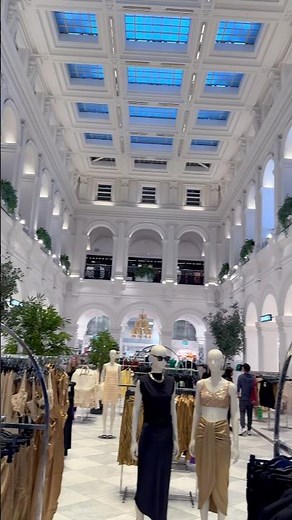 One of the MOST BEAUTIFUL H&M Stores is in Australia! #hnm #BeautifulStore