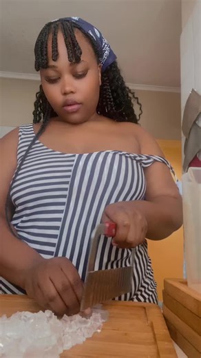 African waist bash 👑 (@comicplug)’s videos with original sound - Sthembiso Ntuli