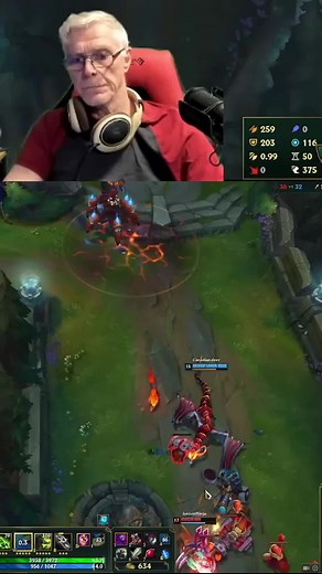 Holly Molly that was close XD #urgot #leagueoflegends #gg #streamer