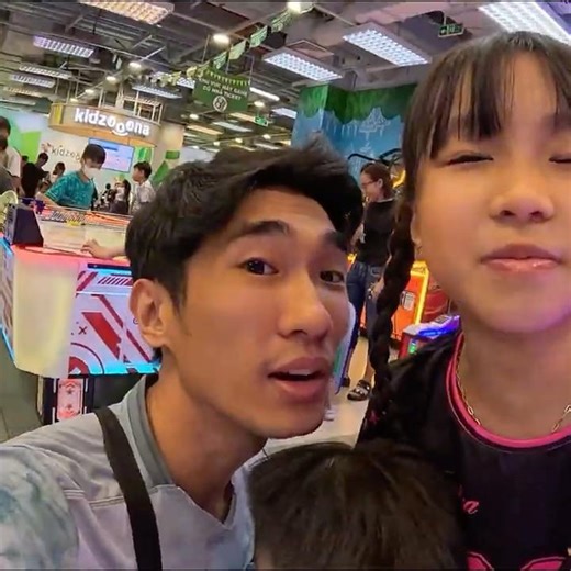 GIA ĐÌNH LAY TV CHIPPY siêu thị HÀI HƯỚC! EM Ji BUN BA MẸ SIÊU THỊ