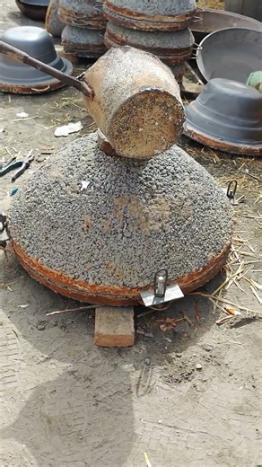 3x8q3nffkw2hmyw rural pot craftsmen making aluminum pots, double-handled small local pots,