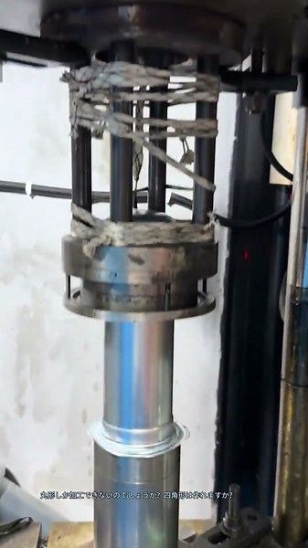 四角も作れます、金型の問題です。丸のほうが絞りやすい。