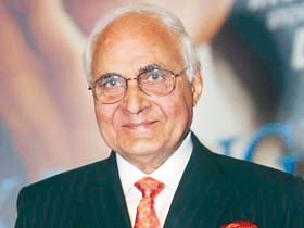 FDI: DLF chief calls for parties support