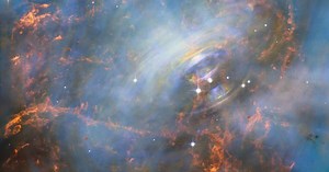 Hubble images neutron star at the heart of the Crab Nebula