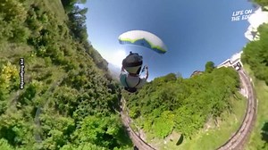 Thrilling proximity speedflying in French mountains