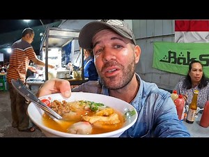 FIRST TIME eating BAKSO MALANG 🇮🇩 (Indonesian Street Food)