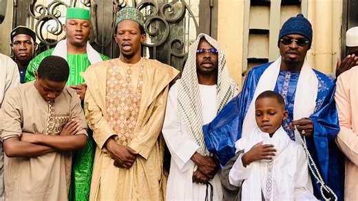 La famille Cherifla vous souhaite une lumineuse journée de vendredi 🙏 que la paix et la stabilité règnent dans le monde entier