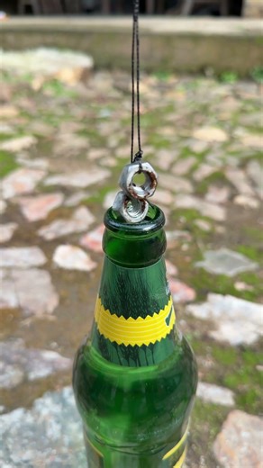 Can a rope really lift a wine bottle This little physics experiment is incredible!