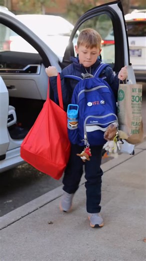 At Harding Academy, service learning is more than a project—it’s leadership in action. Our students partner with Second Harvest Food Bank, Martha O’Bryan Center, Warner Parks, McNeilly Center, and Abe’s Garden, and support community drives like Socktober and our Diaper Drive. From collecting food to helping local childcare centers, creating crafts for assisted-living residents, and caring for our parks, Harding students learn what it means to be active, engaged citizens making a real impact in N