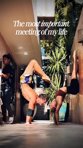 Yujin | coach 1:1 on Instagram: "I found her ❤️ #handstand #yoga #calisthenics #powerflow #balance"