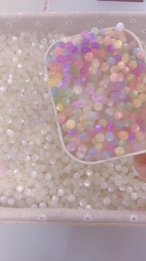 10mm color-changing beads can be used to make bracelets, keychains, necklaces and other decorative items #charm #minitoy #minicartoon #minibottles #minifood