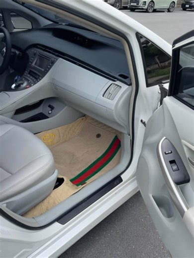 Toyota Prius 2013 option 3 solar plus performance ជារបស់កម្រ ស្អាតណាស់មួយគ្រឿងនេះ… ជាប្រភេទឡានកាលី អត់បុក អត់ច្រេះ ទឹកថ្នំាសុីនមួយជុំបងៗ អាគុយhybrid អាបេអេសABS អេមណាស់ $តំលៃ 1xxxx$ ចចារបាន💸🤝 ទិញដាច់វ៉ៃដូបង់រំលស់24ខេត្ត/ក្រុង ទាក់ទងតាមរយៈ ☎️ 093303335 Telegram 0883303335 | Aura Auto