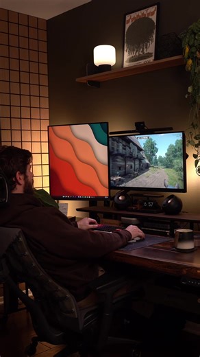 Nothing beats that night time sense of peace 🌙🤌🏼 #cozyhomedecor #desksetup #battlestations