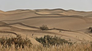 China tames world’s 2nd largest sand-shifting desert with solar wall