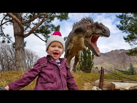 Scary Trip to Jurassic Park (Dinosaurs and Fun)
