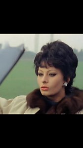 Sophia Loren e Marcello Mastroianni nel film “Ieri, oggi, domani”, 1963, di Vittorio de Sica. 🎥 #respost @cinematinho #sophialoren #marcellomastroianni #vittoriodesica #cinemaitaliano #ierioggidomani | Spazio Italiano