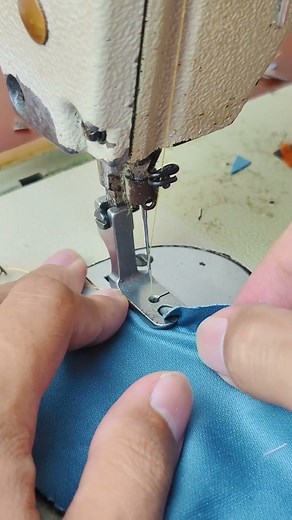 Sewing the edge of the fabric using a special foot #sewing