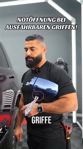 Folienprinz on Instagram: "Die Batterie ist komplett leer, nichts geht mehr. Das Auto hat ausfahrbare Türgriffe und genau da fängt das Problem an. Kein Strom, Griffe drin, Auto zu. Jetzt meine Frage an euch: Wie macht man in so einem Fall die Notöffnung mit dem Schlüssel? Wie bekommt man den Griff raus, wenn der Akku tot ist? Schreibt’s mir in die Kommentare 👇 #PPF #Lackschutz #Fahrzeugschutz #PPFBerlin #FolierungBerlin"