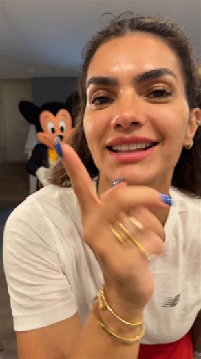 639K views · 23K reactions | Genteeeeee não me aguentei!!! Estou muito nostálgica nesta viagem. Obrigada @fairy_tales_parties que trouxe o @mickeydeorlando para esta festa 﫶 | Kelly Key Oficial | Facebook