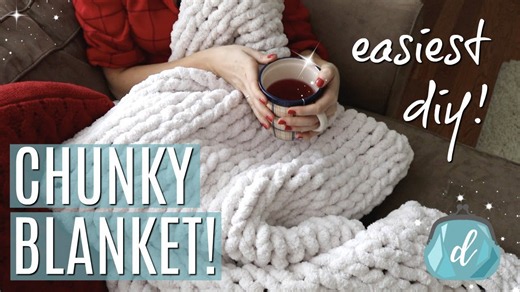 How to hand knit a cozy chunky blanket—beginner-friendly & budget yarn hack!