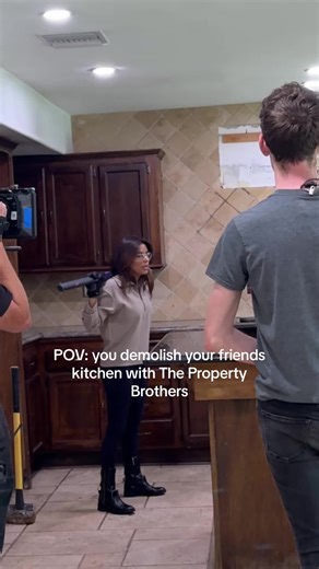 Eva Longoria Destroys Friends Kitchen on Celeb IOU