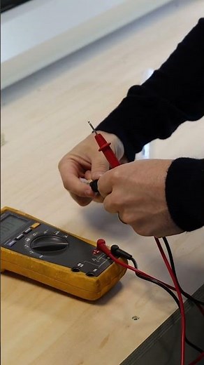 Tutorial: Testing your roller shutter battery and solar panel ⚡ | Voletshop
