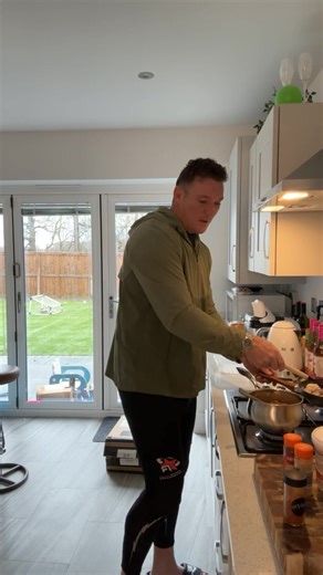 Peanut butter sauce chicken #fyp #viral #food #foodie #foodlovers | Right Guys Reviews