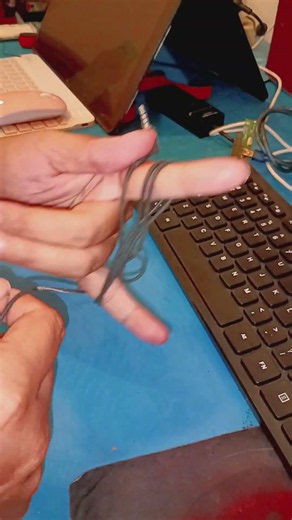 The Best Way to Fold Headset Cables: No Tangling, No Fraying