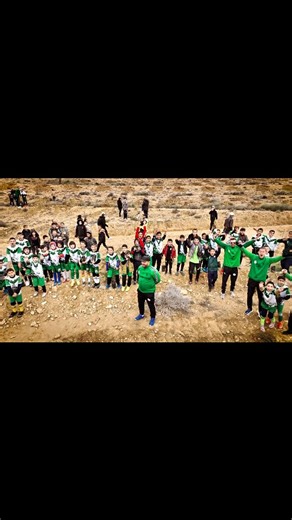 عودة بالفيديو إلى محطة 14 فيفري، حيث صنع الجزائريون حدثًا وطنيًا استثنائيًا في حملة التشجير الكبرى. عبر مختلف ولايات الوطن، توحدت الجهود وغُرست ملايين الأشجار بأيدي مواطنين، سلطات مدنية و عسكرية، شباب، عائلات وجمعيات، في مشهد يجسد روح المسؤولية والتضامن. لم تكن مجرد حملة، بل رسالة أمل والتزام من أجل جزائر أكثر خضرة واستدامة🇩🇿 A look back in video at the remarkable day of February 14th, when Algerians came together for an extraordinary National Tree-Planting Campaign. Across the country, millio