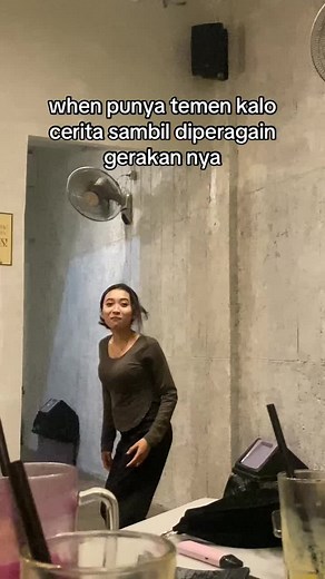 Punya Teman Kalo Cerita Sambil Diperagakan Gerakan