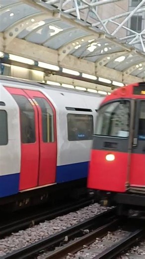 Piccadilly line arrives hammersmith #piccadillyline