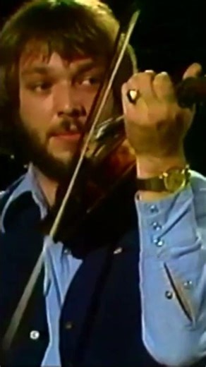 Can you dance while playing the fiddle? 🎻 #shorts
