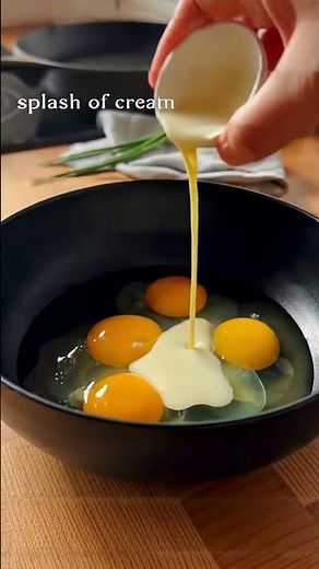 THE ONLY WAY TO MAKE SCRAMBLED EGGS 🍳 (Silky Smooth Every Time!)