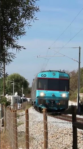 Tripla de UDDs no Algarve #train #railway #portugal