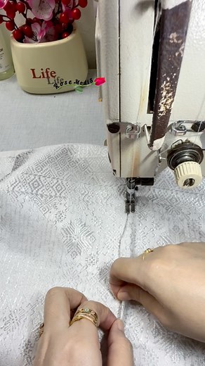 5.5K views · 155 reactions | How to sew songket or sarong fabric. Tips for sewing seams without overlocking. Neat inside and out. ᰔᩚᰔᩚᰔᩚᰔᩚᰔᩚ✂️✂️ #design #pattern #fashion #style #moda #tailor #gamis #sewing #jahit #dikiş #tutorial #inspiration #inspirasi #ideas #creative #dress #celana #rok #model #diy #trend #hobby #creator | Wahyuni R M | Facebook