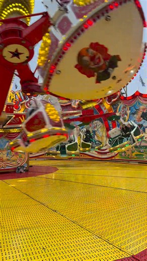 The Huss Magic with many fans is Circus Circus seen here recently in Hamburg. The Winter Dom finishes tomorrow. #hamburg #fbreelsfypシ゚ #facebookreelsviral #kermis #funfairrides #carnival #tivoli #funfair #fairgrounds #FacebookPage #carnival #ferias #Kirmes #hamburgerdom #hamburgdom | Fun Fair Rides