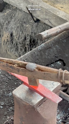 38 reactions | the process of giving a permanent stamp on the machete iron #pengrajin #pandebesi #blacksmith | Mualimin | Facebook