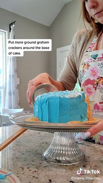 Easy DIY Beach Cake: Birthday Cake Ideas